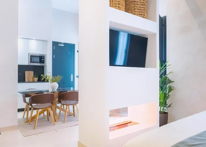 Aparthotel Luxurious Located In Casa Pilatos 3*